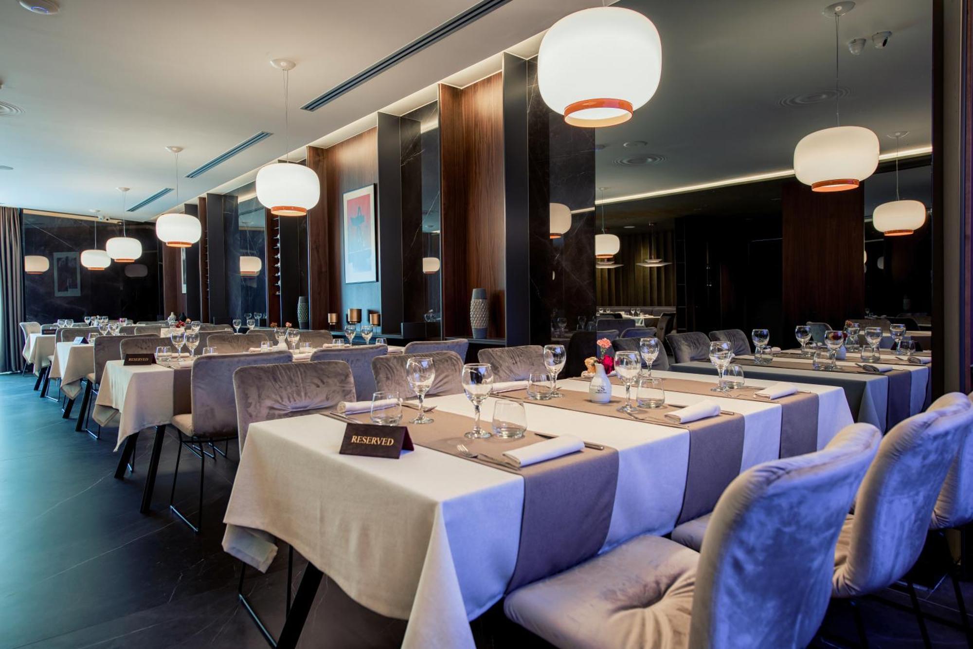 Seraphine Plaza Печ Экстерьер фото