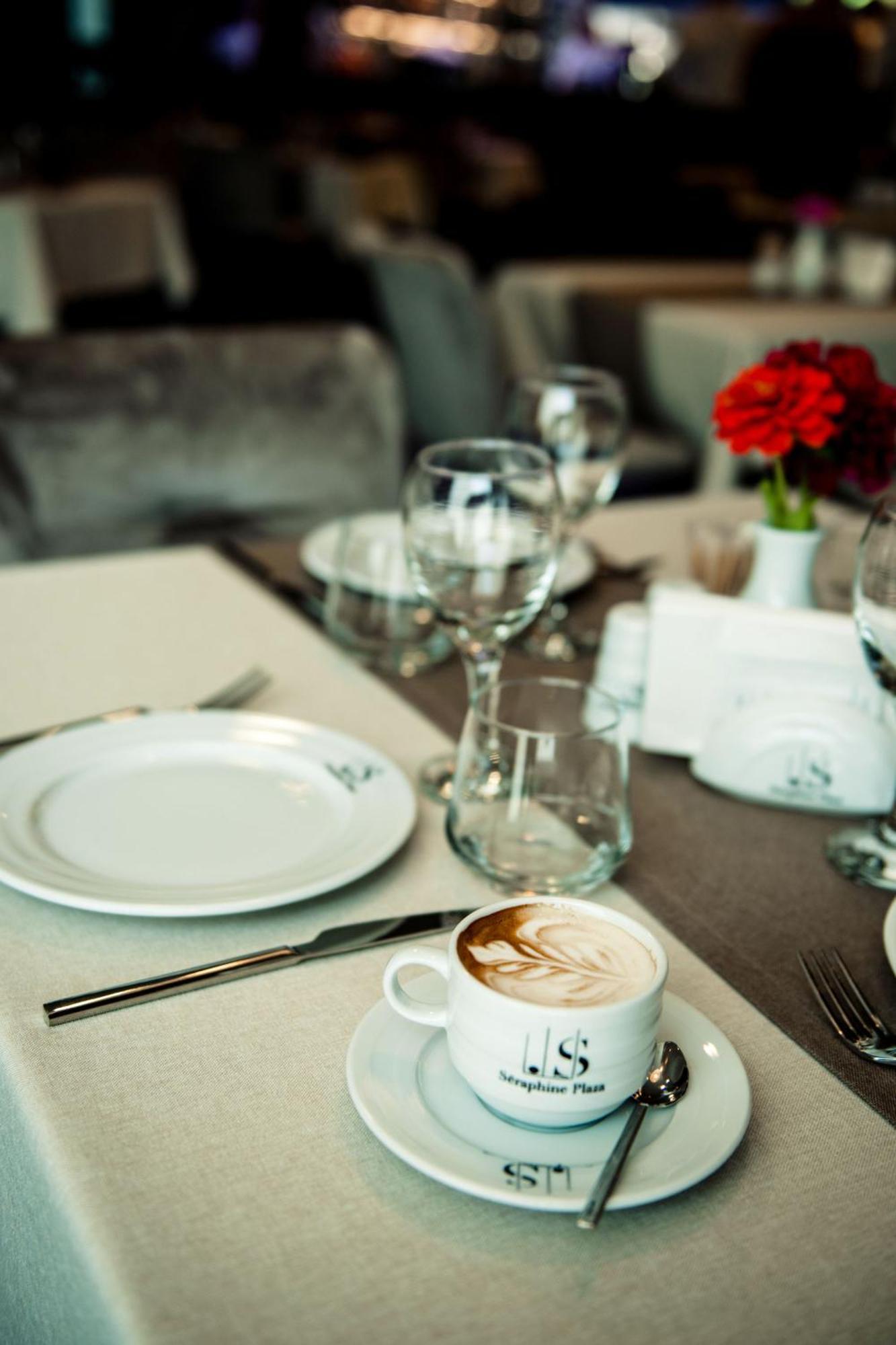 Seraphine Plaza Печ Экстерьер фото