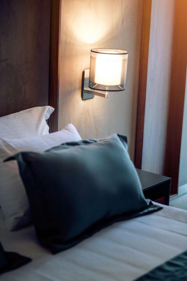 Seraphine Plaza Печ Экстерьер фото